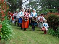 Women in traditional dress